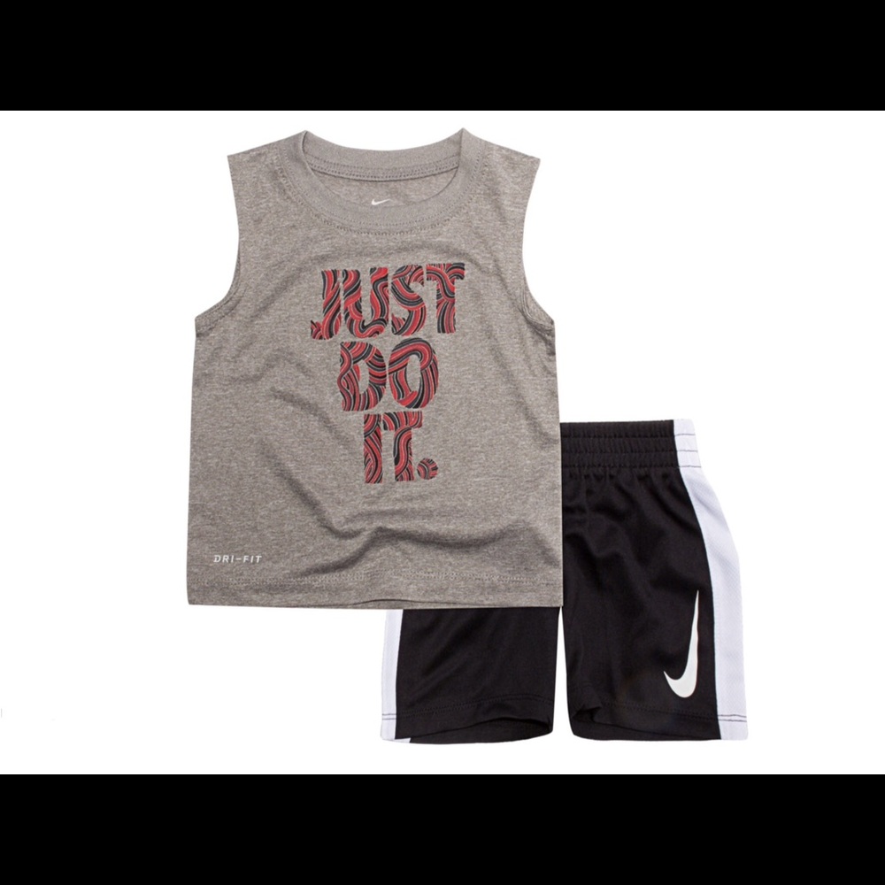 Boy’s Nike shirt set NWT